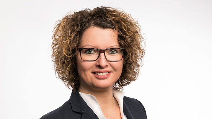 Frau Diana Lumnitz, Ansprechpartnerin der Funk Stiftung für die Bereiche Risikomanagement, Kultur und Bildung.