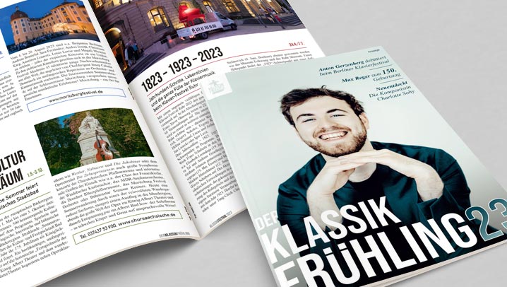 Das Magazincover und darüber das selbe Magazin aufgeschlagen.