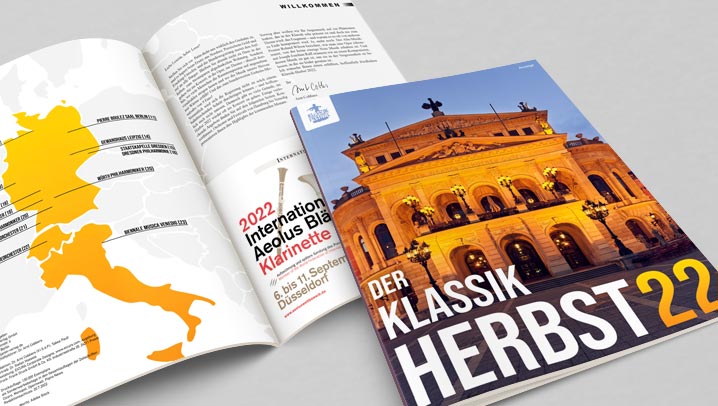 Das Magazincover und darüber das selbe Magazin aufgeschlagen.