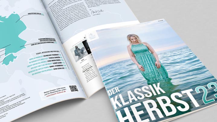 Das Magazincover und darüber das selbe Magazin aufgeschlagen.