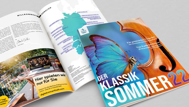 Das Magazincover und darüber das selbe Magazin aufgeschlagen.