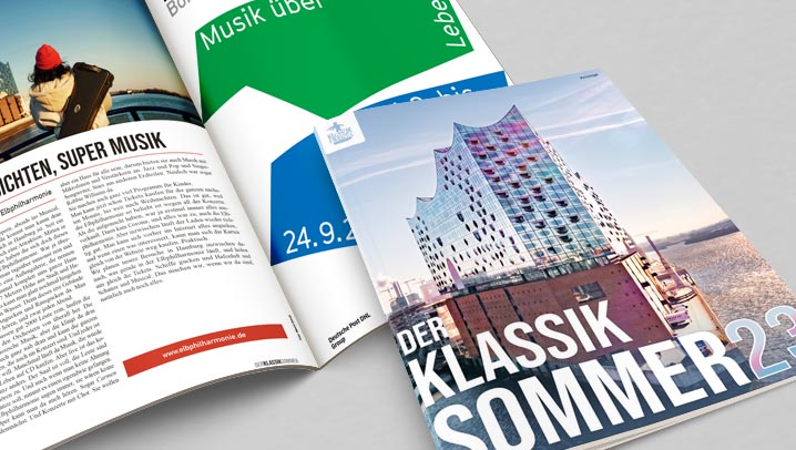 Das Magazincover und darüber das selbe Magazin aufgeschlagen.